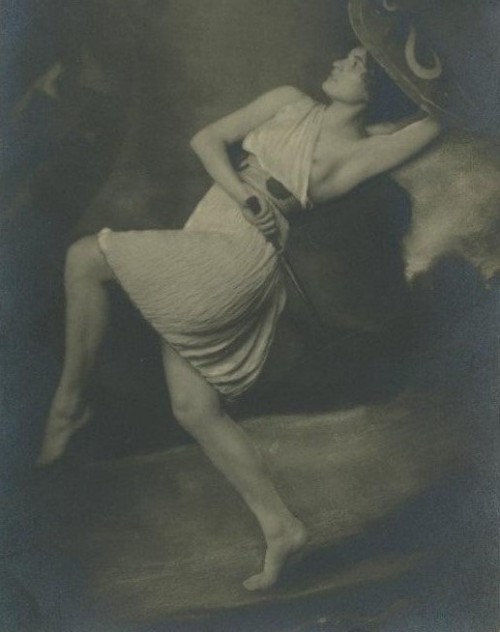 rivesveronique:
“ Anonym photographer . Valeria Dienes school  (1879-1978) ,Tancmuzeum
”