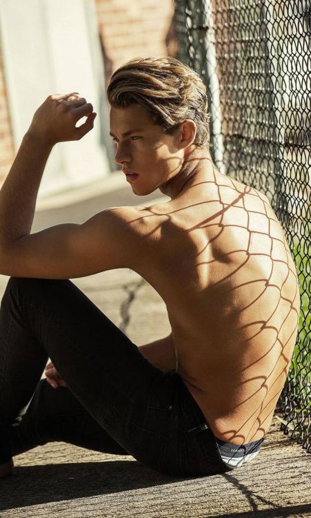 men-who-inspire-me: “ Model : Zachary Grenenger ”