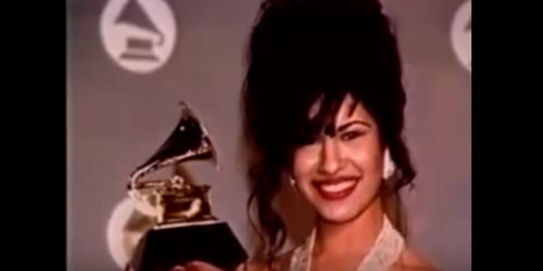 luciddreamingthingsher:
“ sixpenceeeblog:
“  A Singer’s Tragic End
On March 31, 1995 Tejano singer Selena Quintanilla-Perez was shot and killed by Yolanda Saldivar, her fan club president. After finding out Yolanda had been embezzling money from...
