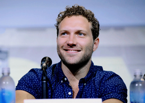 hayymeadows:
“ “Jai Courtney attends the Warner Bros. Presentation during Comic-Con International 2016 at the San Diego Convention Center on July 23rd 2016
” ”