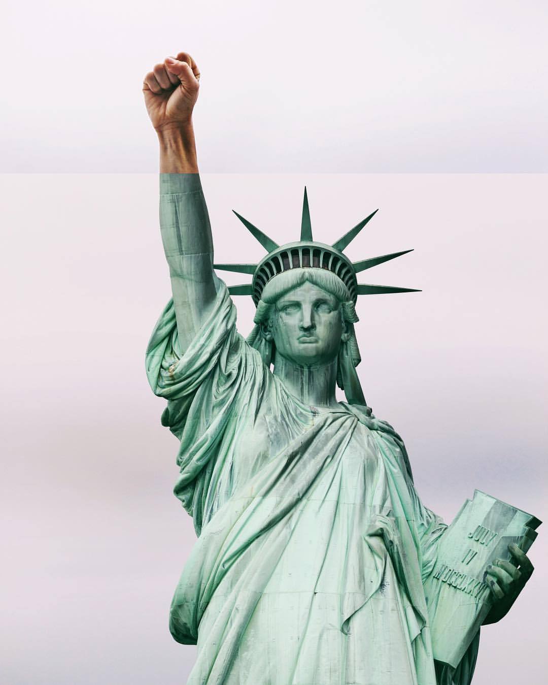 fist + Statue of Liberty
#combophoto #nyc