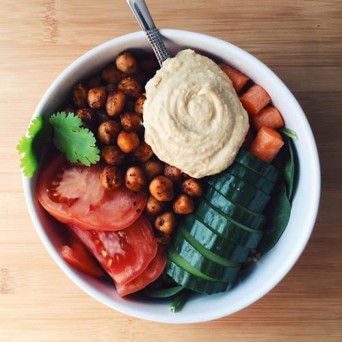 intertwining:
“ Quick/simple vegan lunch idea 😌🌿 - base of spinach: layer with @traderjoeslist microwaveable organic brown rice pack (life saver), fresh chopped veggies (I used tomatoes, cucumbers, and carrots), roasted chickpeas (bake for 30 minutes...