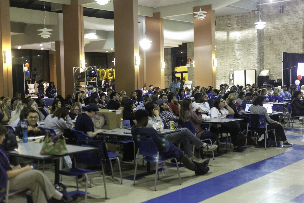 Dining hall viewing party at Hofstra University. photo by Mark Kuhnke.
