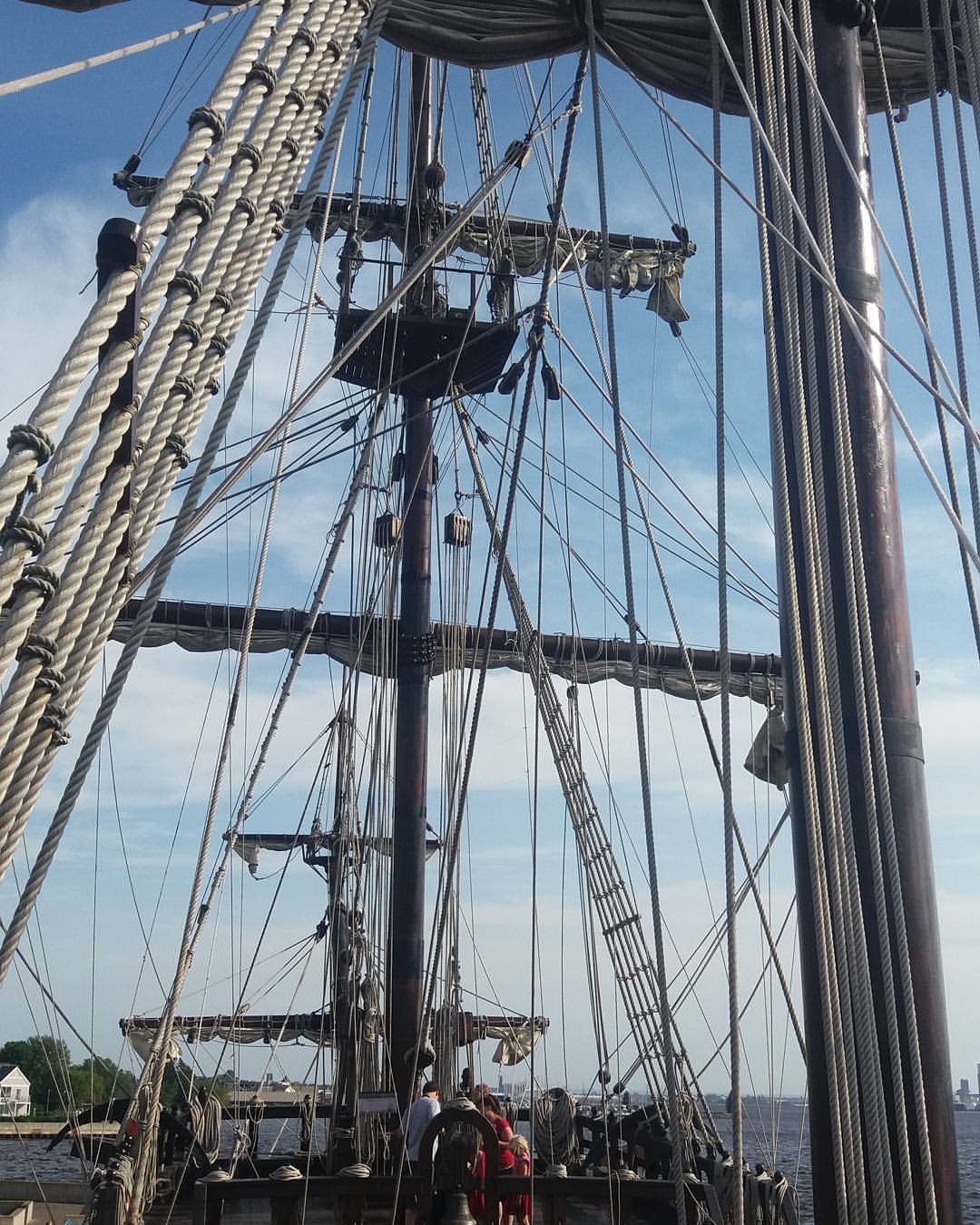 avaneshop:
“ On board the #elgaleon before they leave today. I’m glad they stuck around a couple extra days so people like me (who hates crowds) could get a chance to tour. It was amazing!
#tallships #duluth #duluthmn #authenticduluth (at Tall Ships...