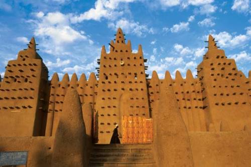 The Djenné mosque, an example of Sudanese architecture in Mali. | s