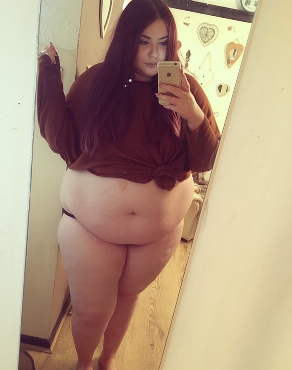 that-fatt-girl:
“ I know some of you are bored of mirror photos so I’ll be posting belly play vids n stuff soon 😘
”