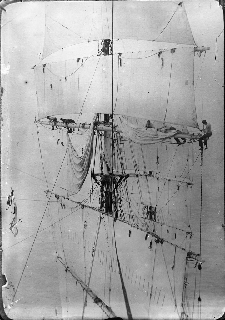 vintageeveryday:
“ Rigging and sailors, Dunedin, New Zealand, ca. 1900s
”