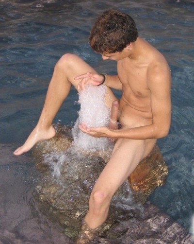 equiscublog:
“ argen-ladd:
“ Desnudo en la roca!!!
Visit: http://argen-ladd.tumblr.com for lots more!!!
”
Surtidor de agua y carne!
”