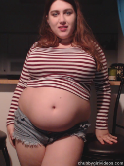pizz4girl:
“This girls belly is something special mannnnnn
”