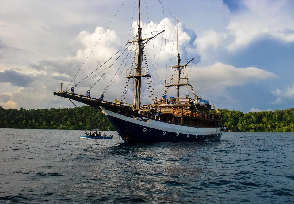 uyokmojo:
“Phinisi Boat….The legendary boat from Indonesia
”