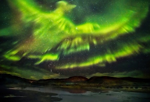 Aurora Phoenix diatas Islandia