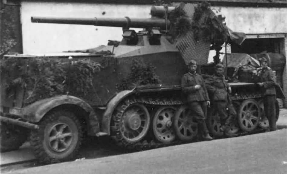 8,8cm Pak 68 monted on halftrack chassis