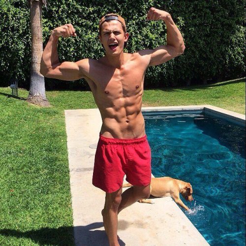 fitstud:

Pool party!