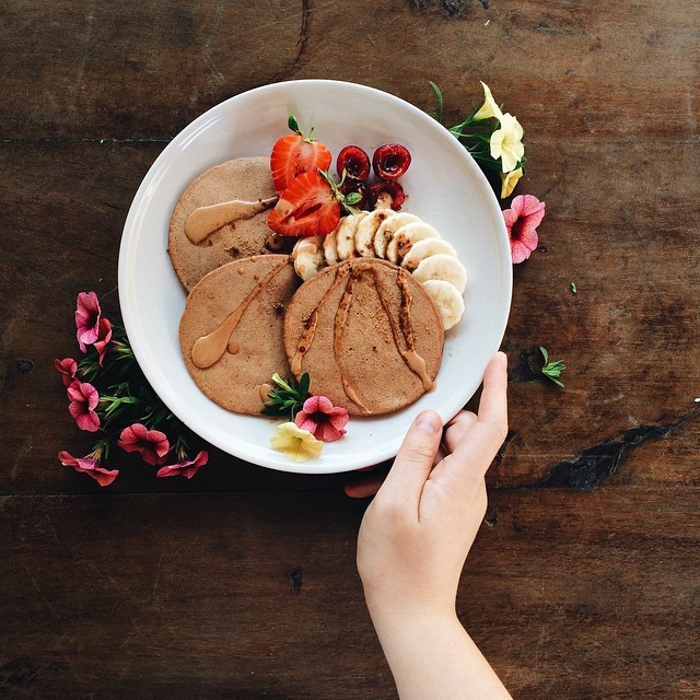 berriesflowersandsparkles:
“Pancake sunday 💞 whole wheat chocolate pancakes ( + lucuma and @organicburst wheatgrass ) with banana, strawberries, cherries, hazelnut butter and a sprinkle of raw cane sugar!
”