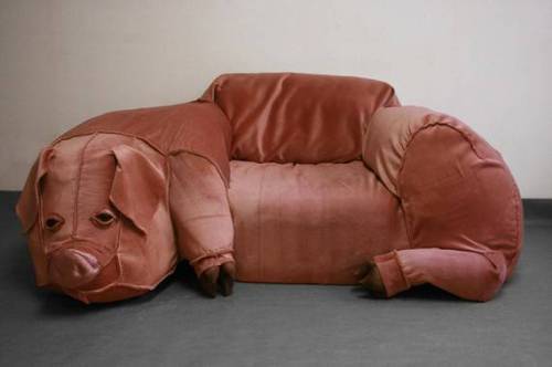 coinfarts:
“ sixpenceee:
“ The Craigslist ad described this as “Definitely the coolest couch you’ll see.” (Source)
”
The ad doesn’t lie
”