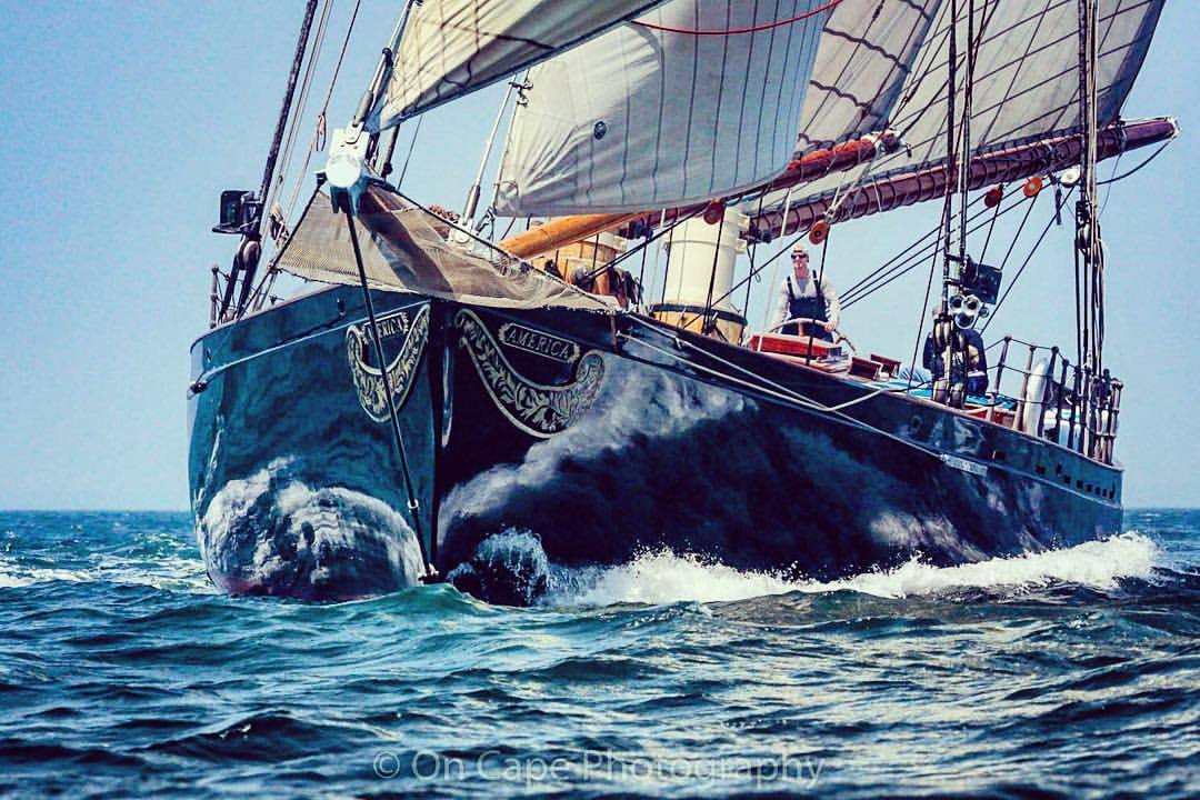 scottastory:
“#yachtamerica #yacht #schooner #americascup #figawi #figawiraceweekend #nantucket #hyannis #capecod #photo #photography #boating #boat #boatporn #sailing #sailboat #sailingboat (at Nantucket Sound)
”