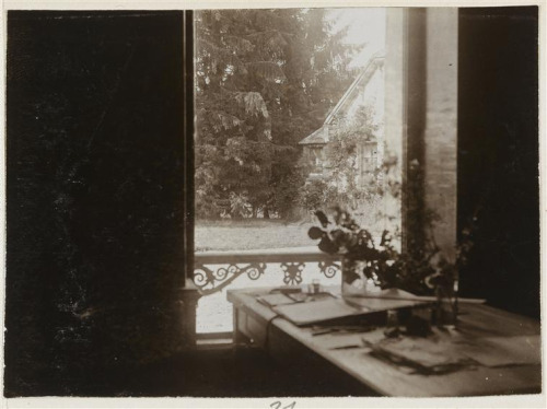 punlovsin:
“ René Lalique, ‘’La Benetterie’‘
View from the window
”