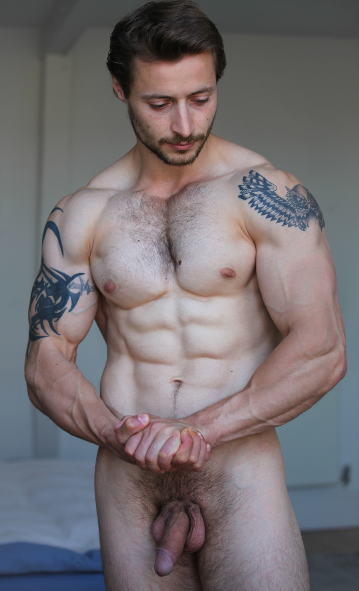 londfoto:
“Luc flexes those immense arms, fully nude, from recent shoot
”