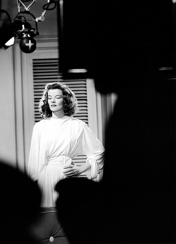 wehadfacesthen:
“ Katharine Hepburn photographed on the set of The Philadelphia Story (George Cukor, 1940)
”