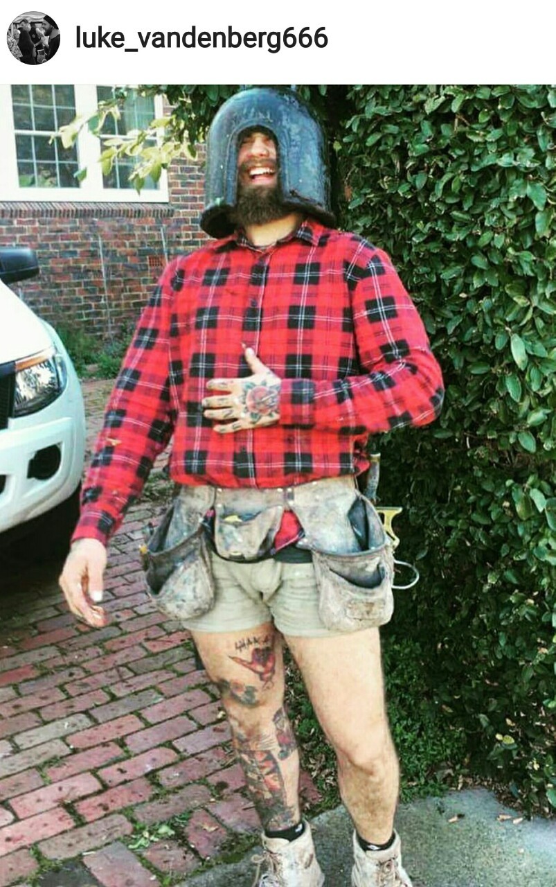 This hot tradie certainly fills his little shorts well.