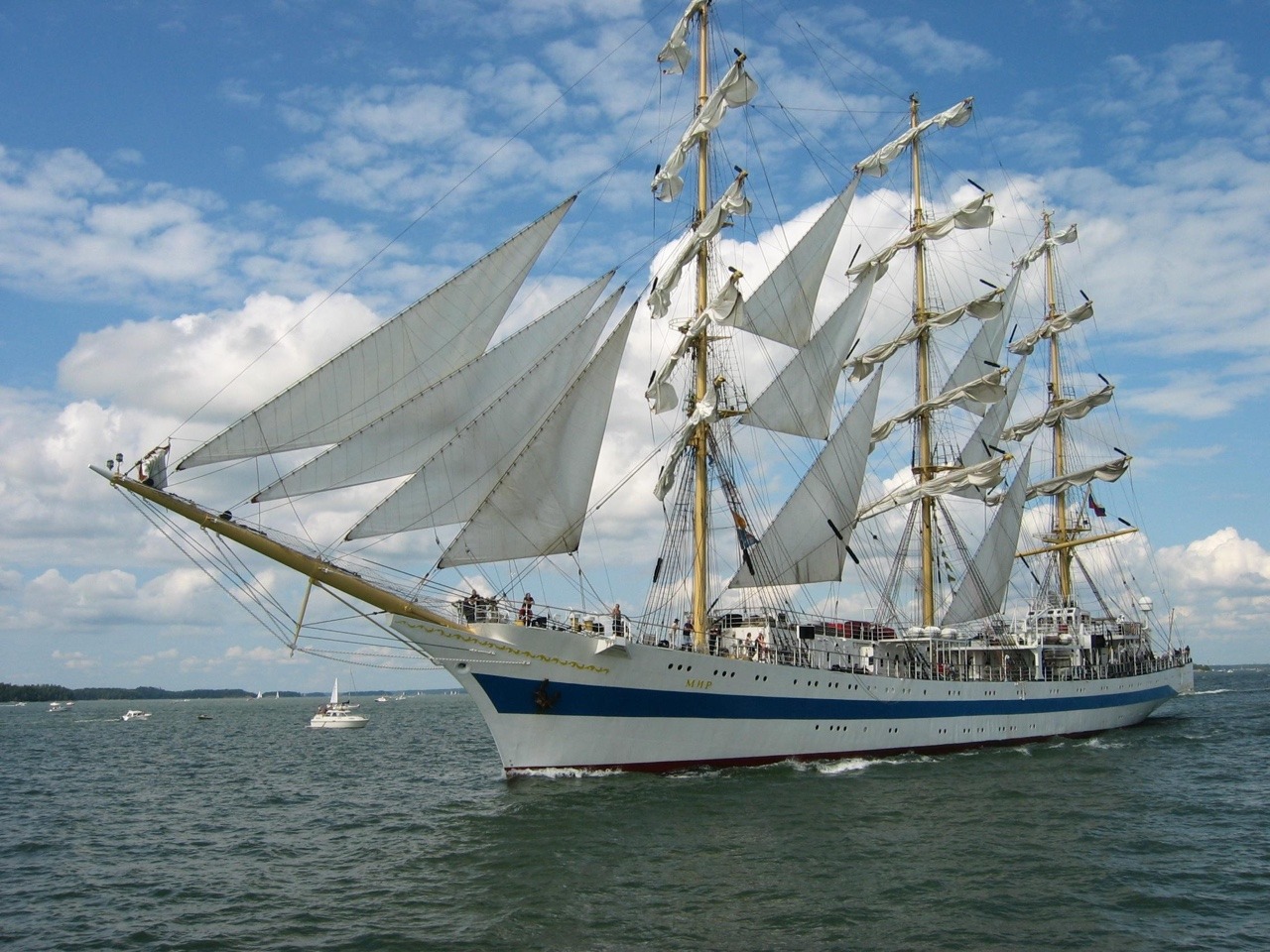pirates-king:
“Pirates’ King
 STS Mir  Russian: Мир, meaning Peace, is a three-masted, full rigged training ship, based in St. Petersburg, Russia. It was built in 1987 at the Lenin Shipyard in Gdańsk, Poland.
”