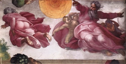 Ressam : Michelangelo (1475-1564)
Resmin Adi : Creation of the Sun, Moon and plants  (1511)
Nerede : Sistina Şapeli, Vatikan
Boyutu : 4,8 m x 2,3 m
Sistine Şapel tavanındaki yaradılış hikayelerinden biri de bu, güneş, ay ve bitkilerin yaradılışı. Michelangelo, tıpkı &ldquo;İlk Günah ve Cennetin Bahçesinden Aforoz&rdquo; resimde iki günü birlieştirdiği gibi, bu resimde de yaradılıştaki 4. ve 5. günleri bir arada anlatıyor.  Sağ taraftaki tanrı, tüm kudreti ve heybetli hayliyle güneş ve ayı birbirinden ayırıyor! Michelangelo'nun tanrı tasvirlerinin benzersiz olduğu söylemiştim, her zaman aksiyon halinde ve yakıp yıkıyor. Aziz ve ulu bir tasvirle bize yukarıdan bakmıyor. Peki sağdaki Tanrı da, en az Jennifer Lopez'inki kadar dikkat çeken poposuyla soldaki kim? O da Tanrı! İşte tam o anda sağ kolunu bitkilere doğru uzatmış, dünyaya sebzeler, meyveler bahşediyor. Michelangelo'dan başka Tanrı'yı bu açıdan çizmeye kim cesaret edebilirdi ki? Bu gerçekçi hikaye anlatma üslubunu, Rönasans gibi Vatikan'ın, din adamlarının baskısı altında hayat bulmaya çalışan bir sanat ortamında, başarabilen bir kahramanım Michealgelo vardı. Leonardo bir hinlik yapıyorsa gizliyordu, ama Michelangelo'nunkiler gün gibi ortadaydı hep. Hem de saygısızlık yapmadan, küstah ve alaycı olmadan, en gerçekçi haliyle Tanrı'yı arkadan bile resmedebilecek bir o vardı. Hayranınım Michelangelo! Günde1Resim'de geçtiğimiz 11 ay içinde sadece çok beğendiğim ressamları anlattım ama bir sıralama yapmam gerekirse tüm zamanlar içinde en hayran kaldığım Michelangelo'ydu. Michelangelo'nun hayatını, 25 Mart’ta “Adem’in Yaradılışı” resmi eşliğinde anlatmıştım. 25 Mayıs’ta  “Son Yargılama”ya, 26 Temmuz’da“Prophet Ezekiel‘e, 25 Eylül’de “Original Sin and the Banishment from the Garden of Eden“a ve 25 Kasım'da Delphic Sibyl&lsquo;e yer vermiştir, hatırlamak isterseniz linklere tıklayın. 