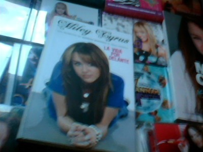 Miley Cyrus >> Tu Coleccion de Miley Cyrus Tumblr_o790tbIFK91rroe2wo3_400