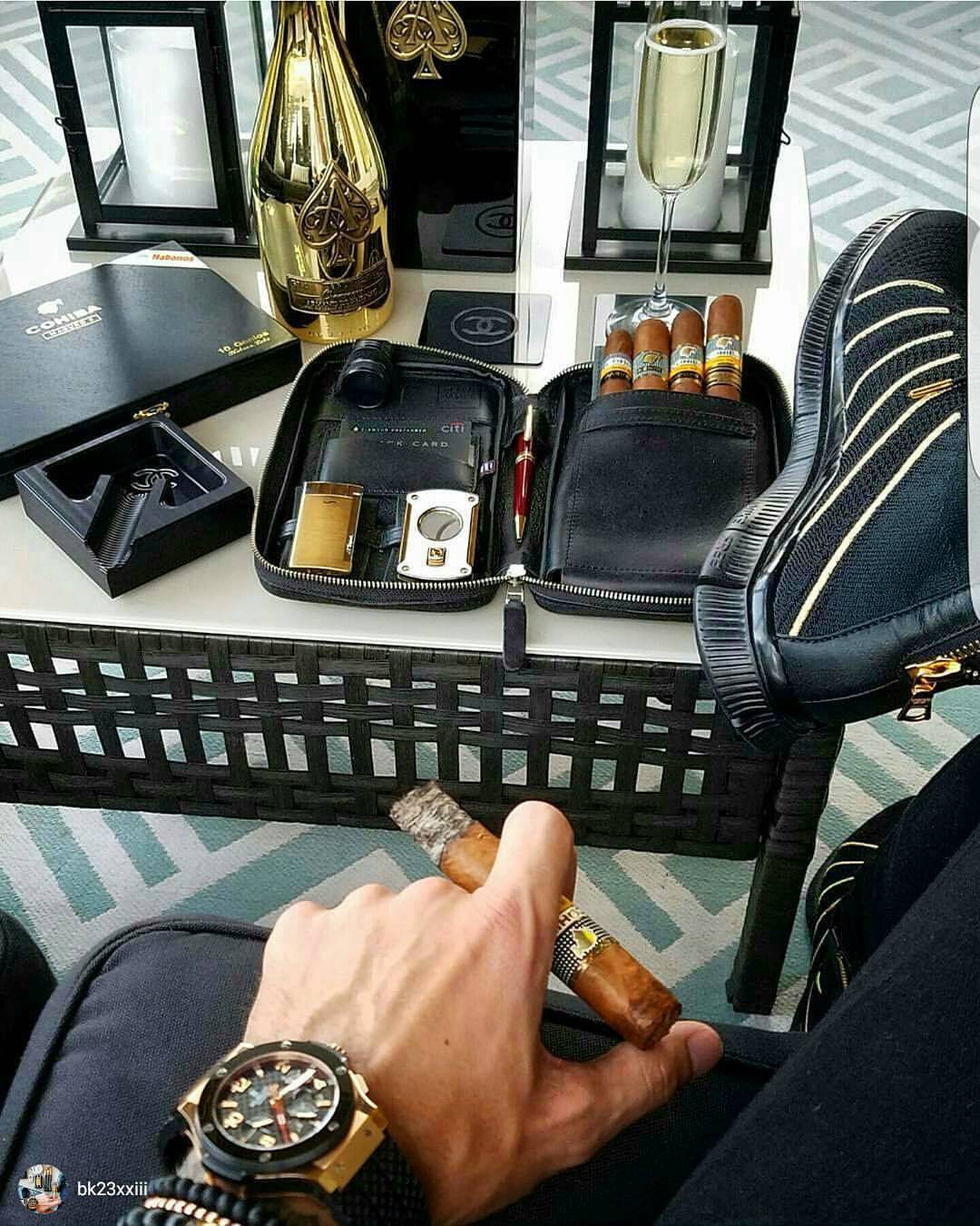 Because every Saturday should be like this!!
♠👌🔥💨
#Repost 📸 from @bk23xxiii
WWW.CIGARSANDWHISKEYS.COM
Like 👍, Repost 🔃, Tag 🔖 Follow 👣 Us & Subscribe ✍...